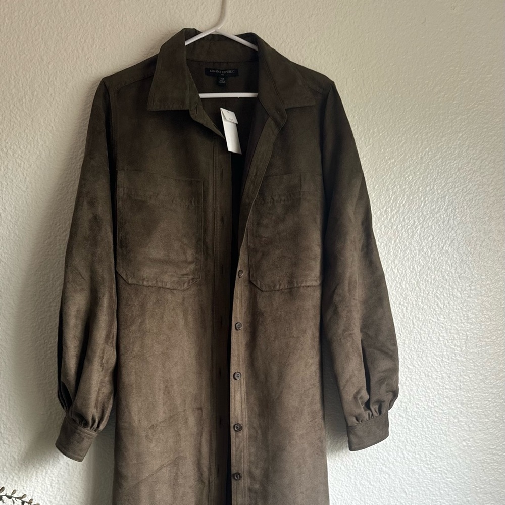 Banana Republic Olive green 
TERAZZO VEGAN SUEDE MIDI SHIRTDRESS